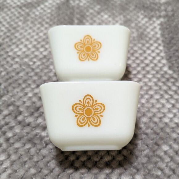 PYREX Other - Pyrex Bowl 501 Butterfly 1. 1/2 Cup Nesting Dish 2 White Yellow Gold USA No Lid